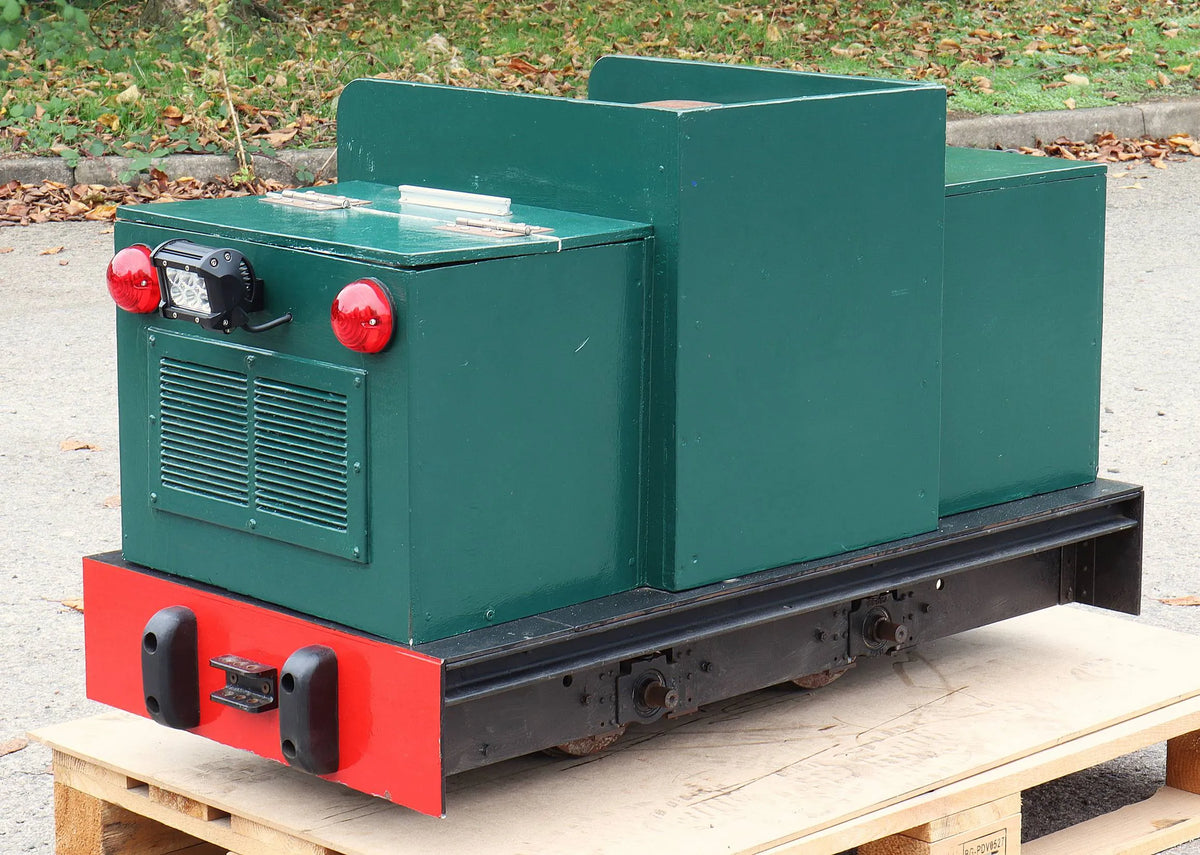 7 1/4 inch gauge sit-aside battery-electric 0-4-0