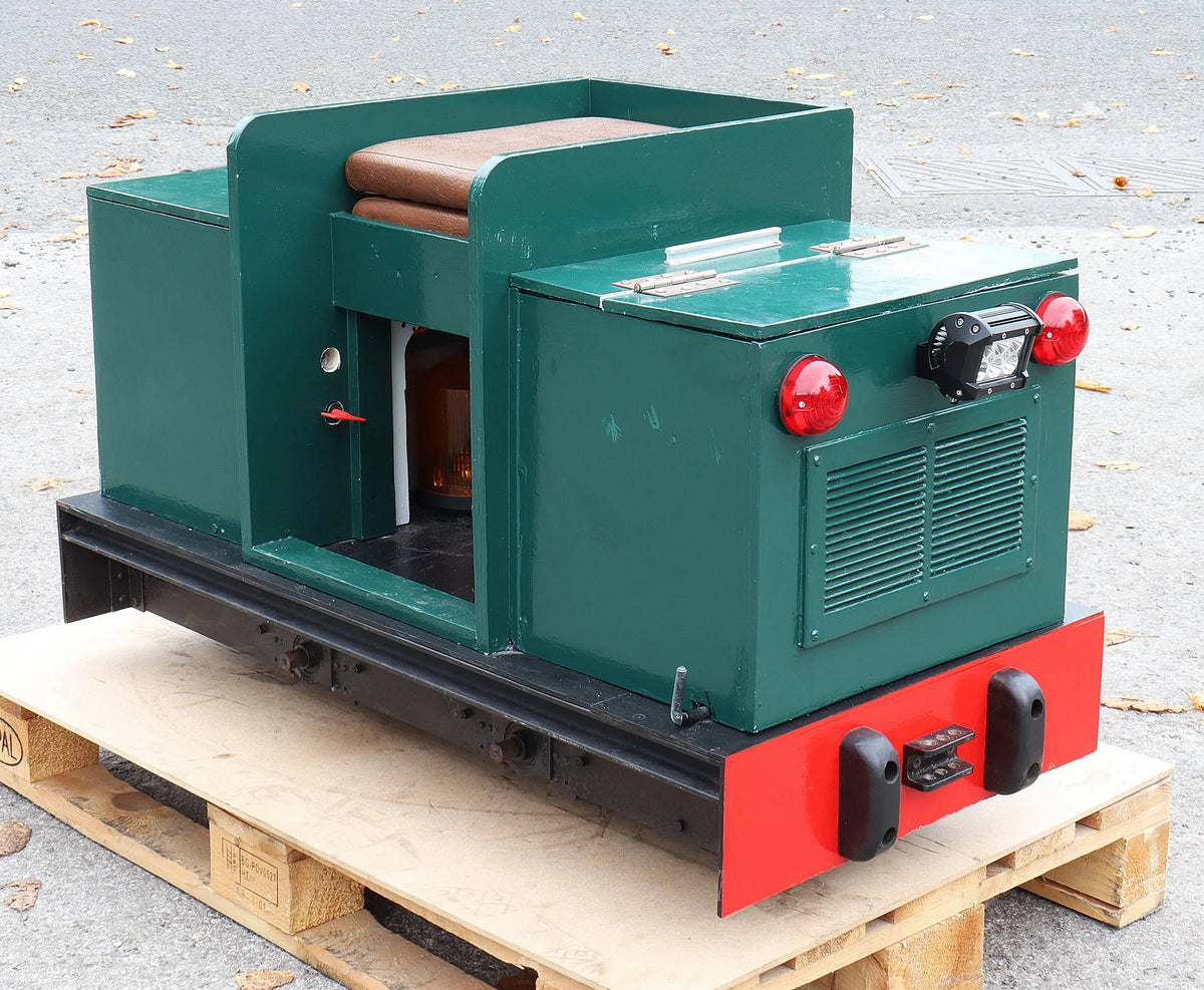 7 1/4 inch gauge sit-aside battery-electric 0-4-0