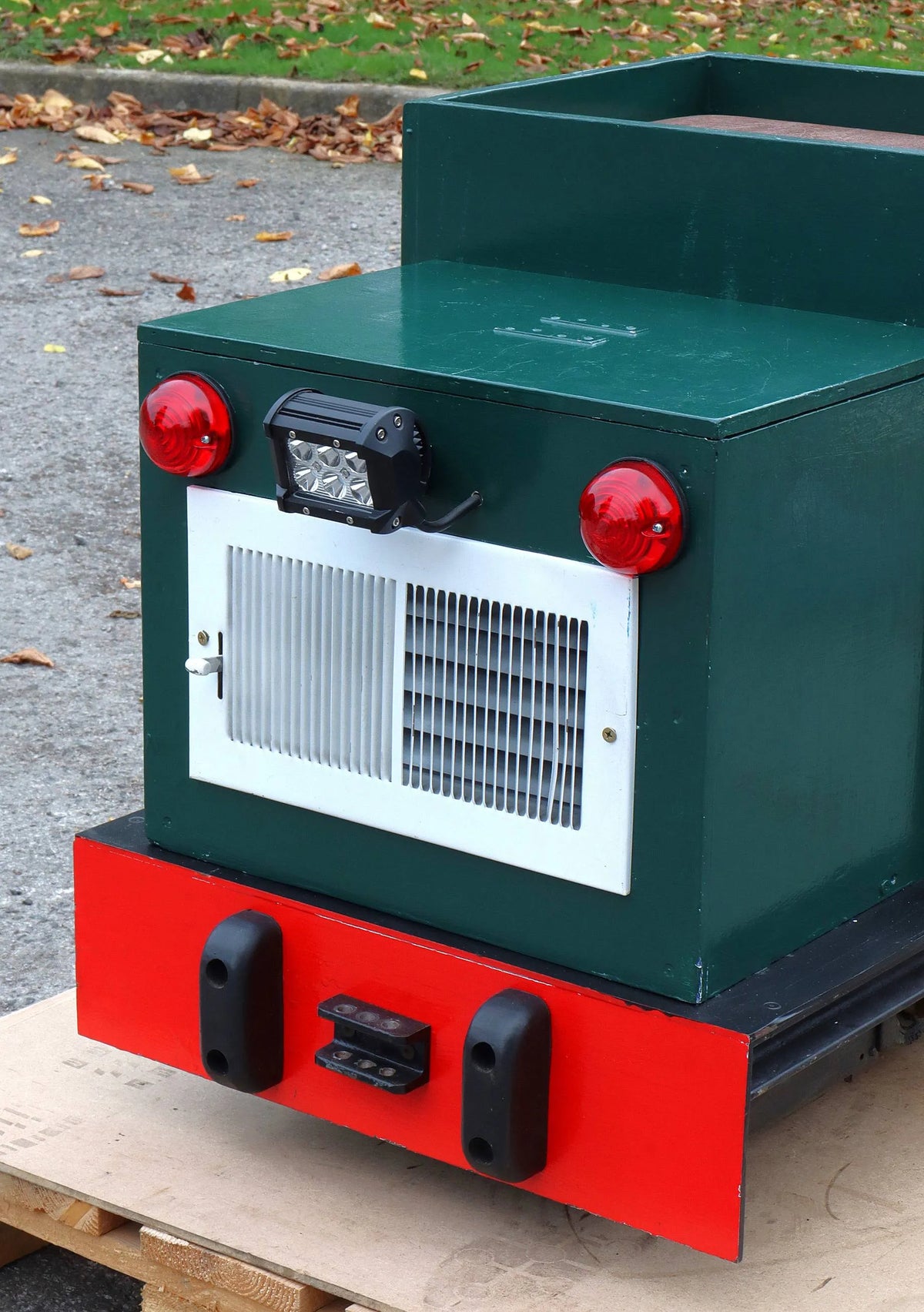 7 1/4 inch gauge sit-aside battery-electric 0-4-0