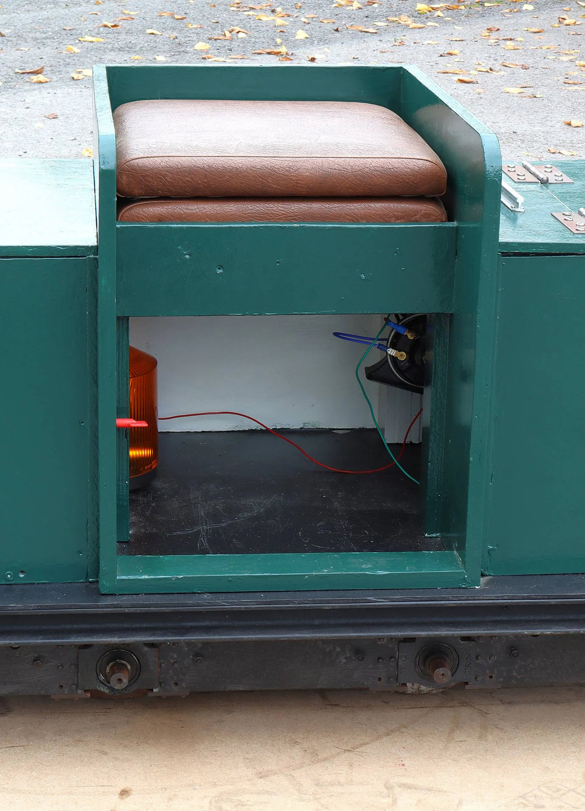 7 1/4 inch gauge sit-aside battery-electric 0-4-0