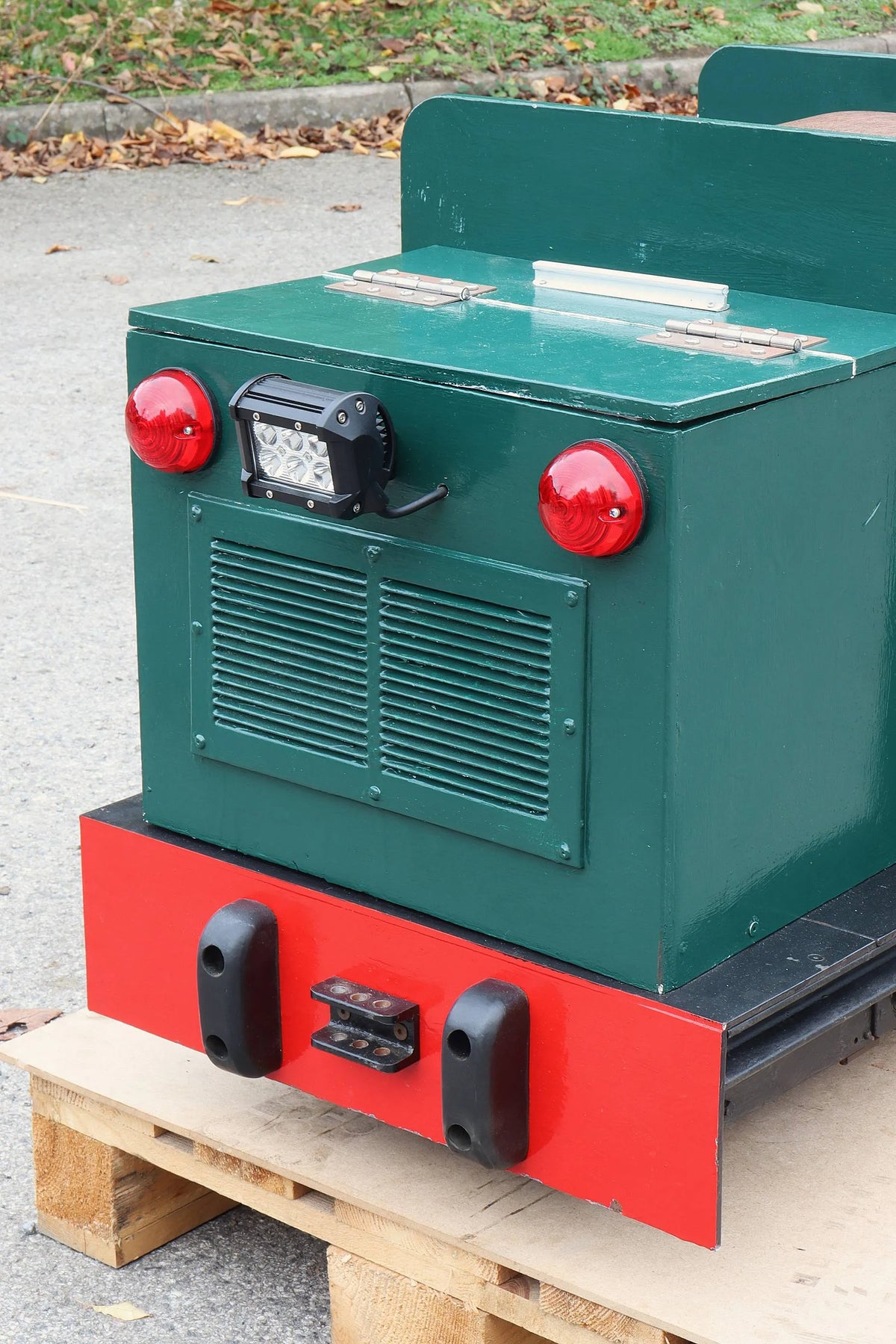 7 1/4 inch gauge sit-aside battery-electric 0-4-0