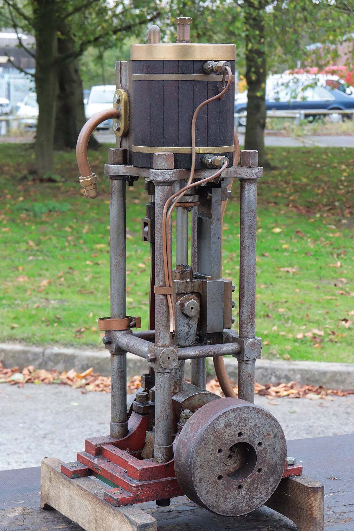 Large vertical engine