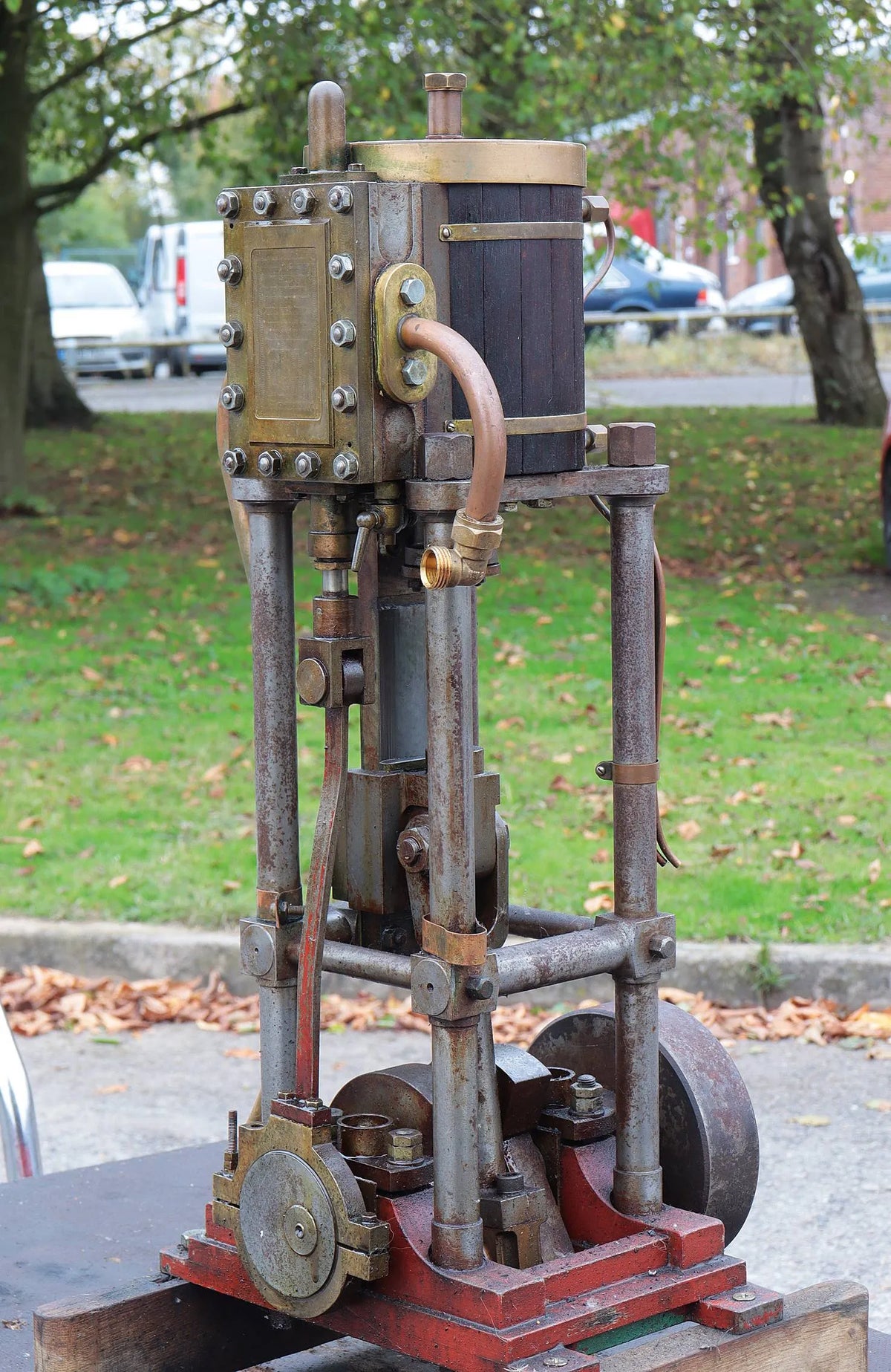 Large vertical engine