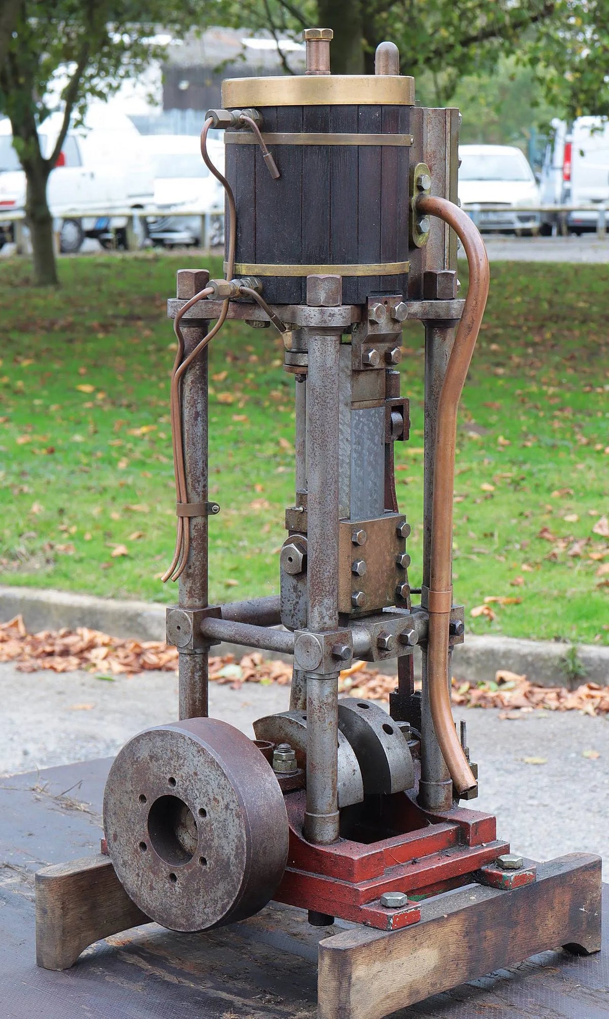 Large vertical engine
