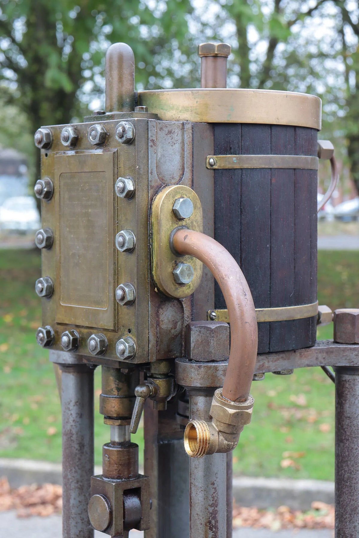 Large vertical engine