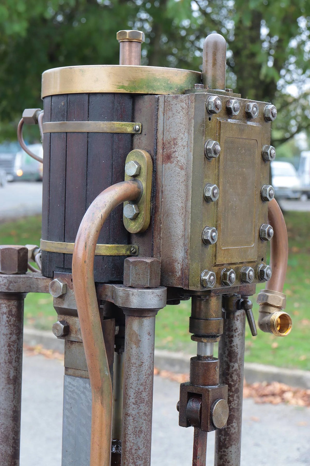 Large vertical engine