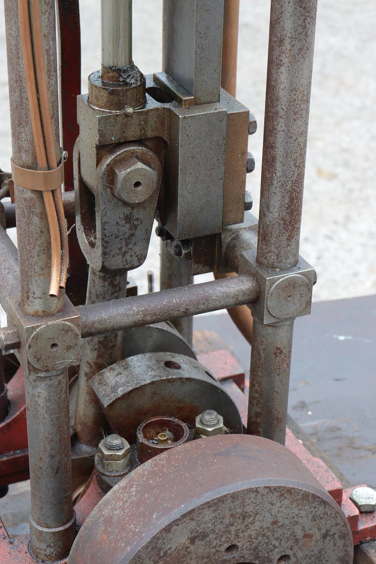 Large vertical engine