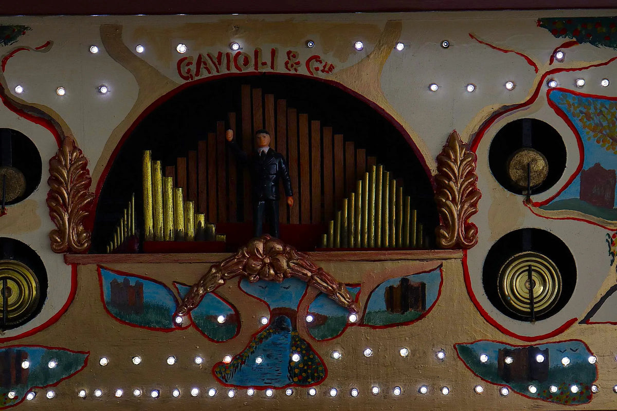 Model fairground organ