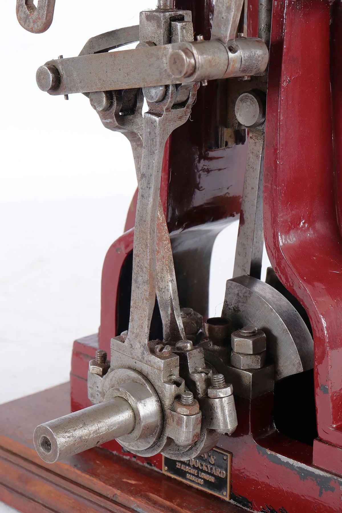 Large vertical engine