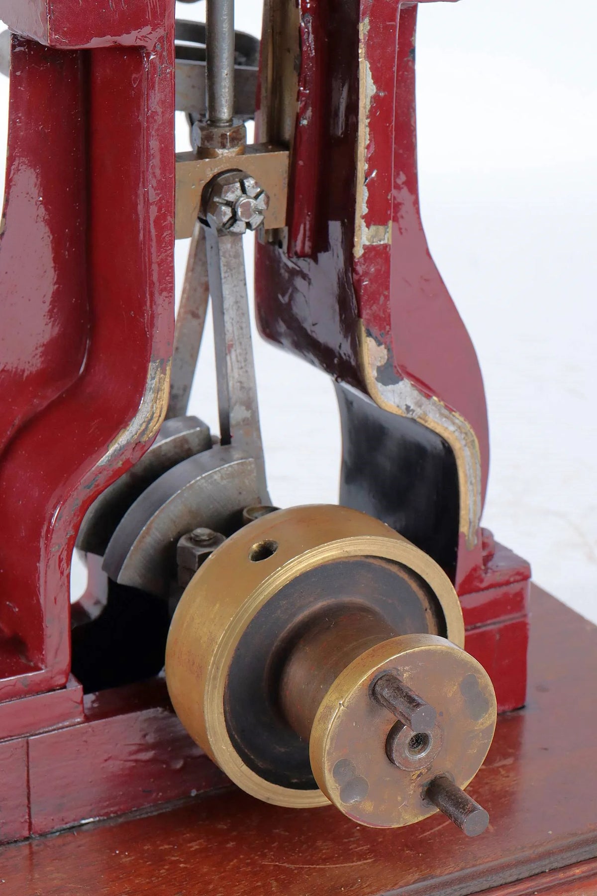 Large vertical engine