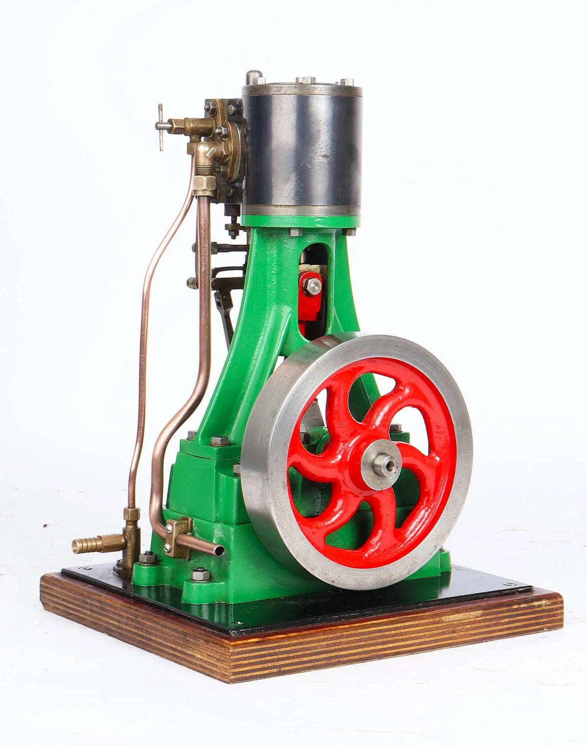 No.4-style vertical engine with reversing gear