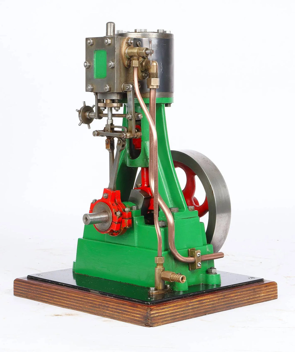 No.4-style vertical engine with reversing gear