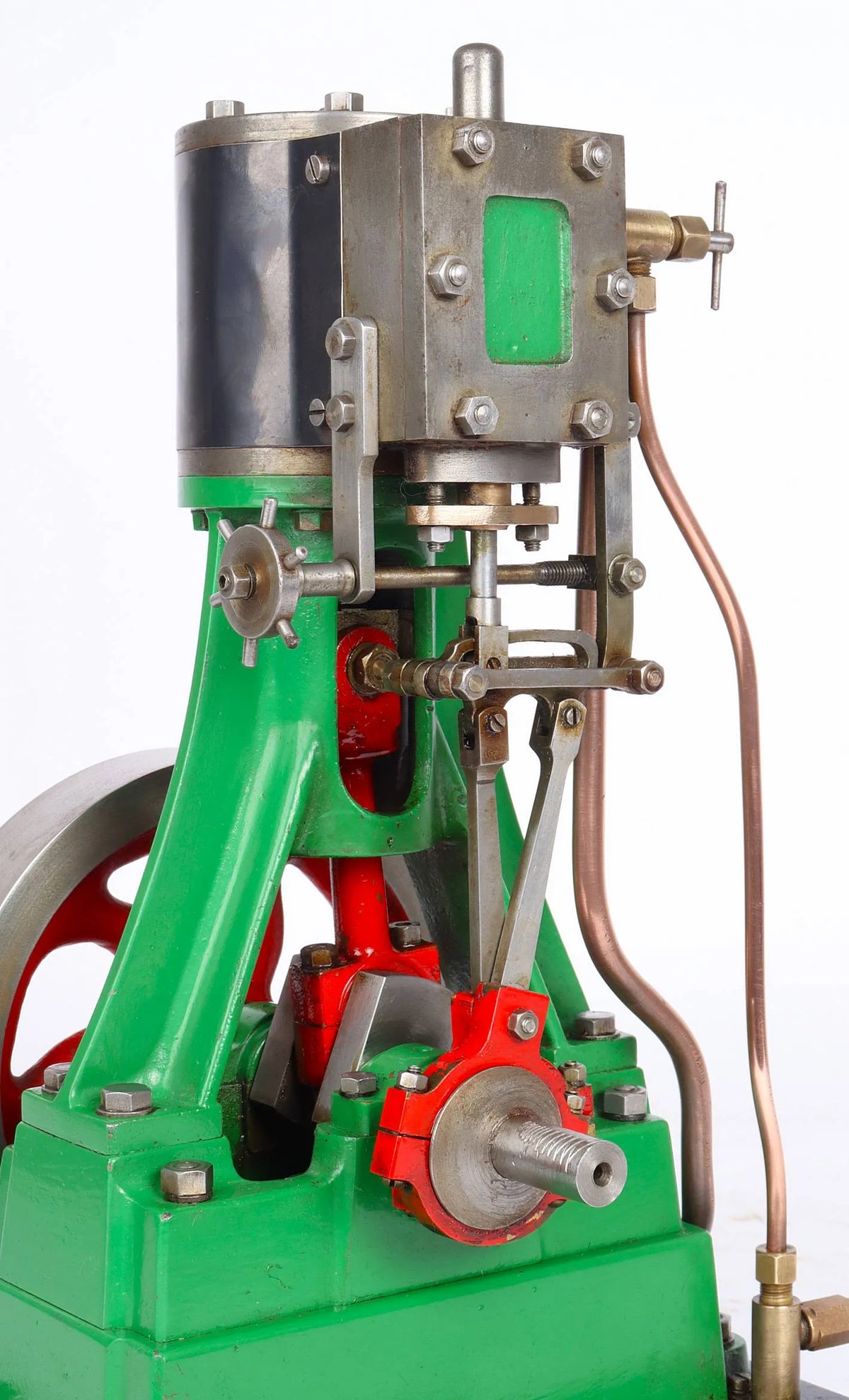 No.4-style vertical engine with reversing gear