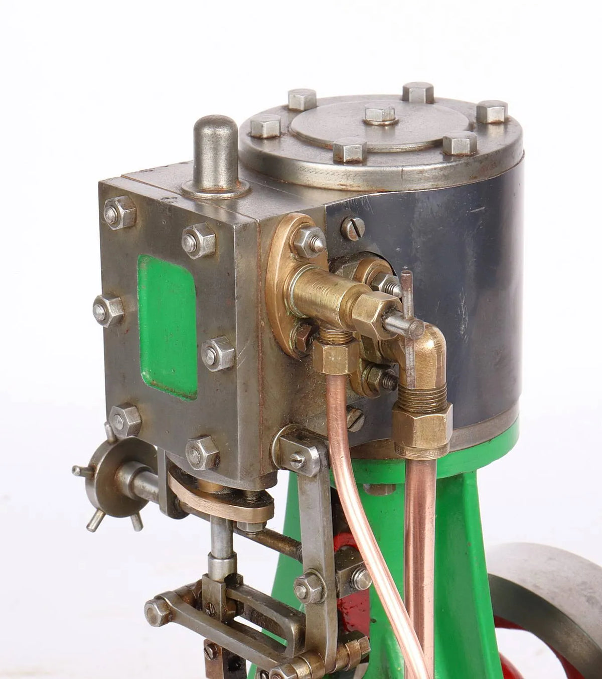 No.4-style vertical engine with reversing gear