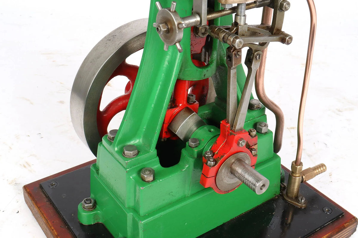 No.4-style vertical engine with reversing gear
