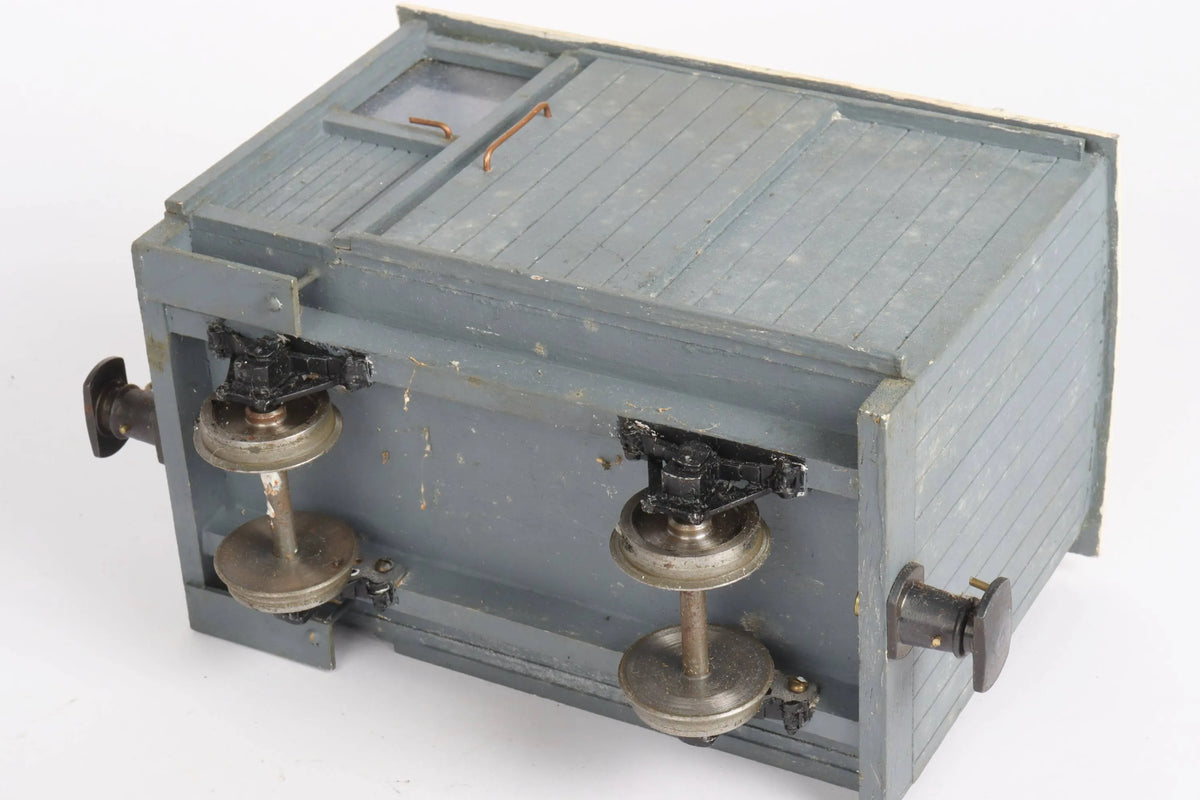 32mm radio controlled diesel shunter with rolling stock