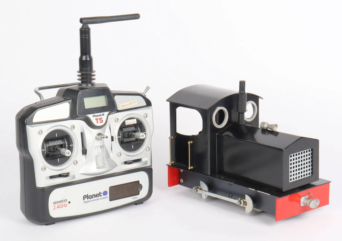 32mm radio controlled diesel shunter with rolling stock