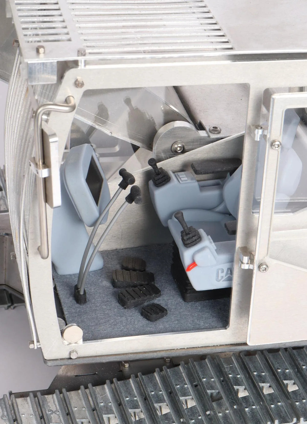 1/14 scale RC Magom 330d excavator