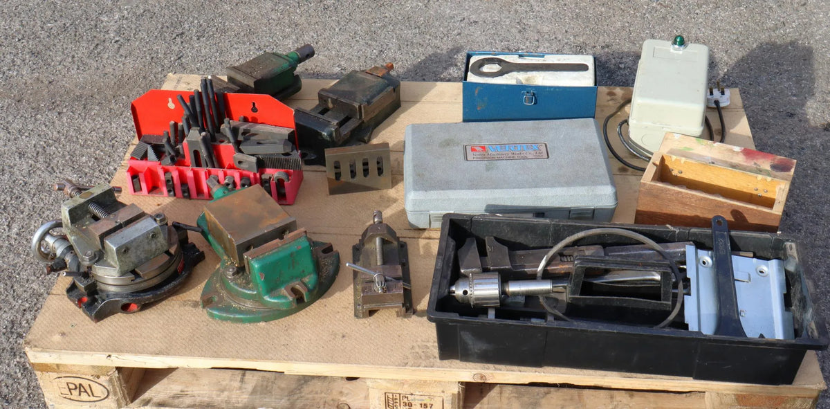 Chester milling machine with stand and accessories