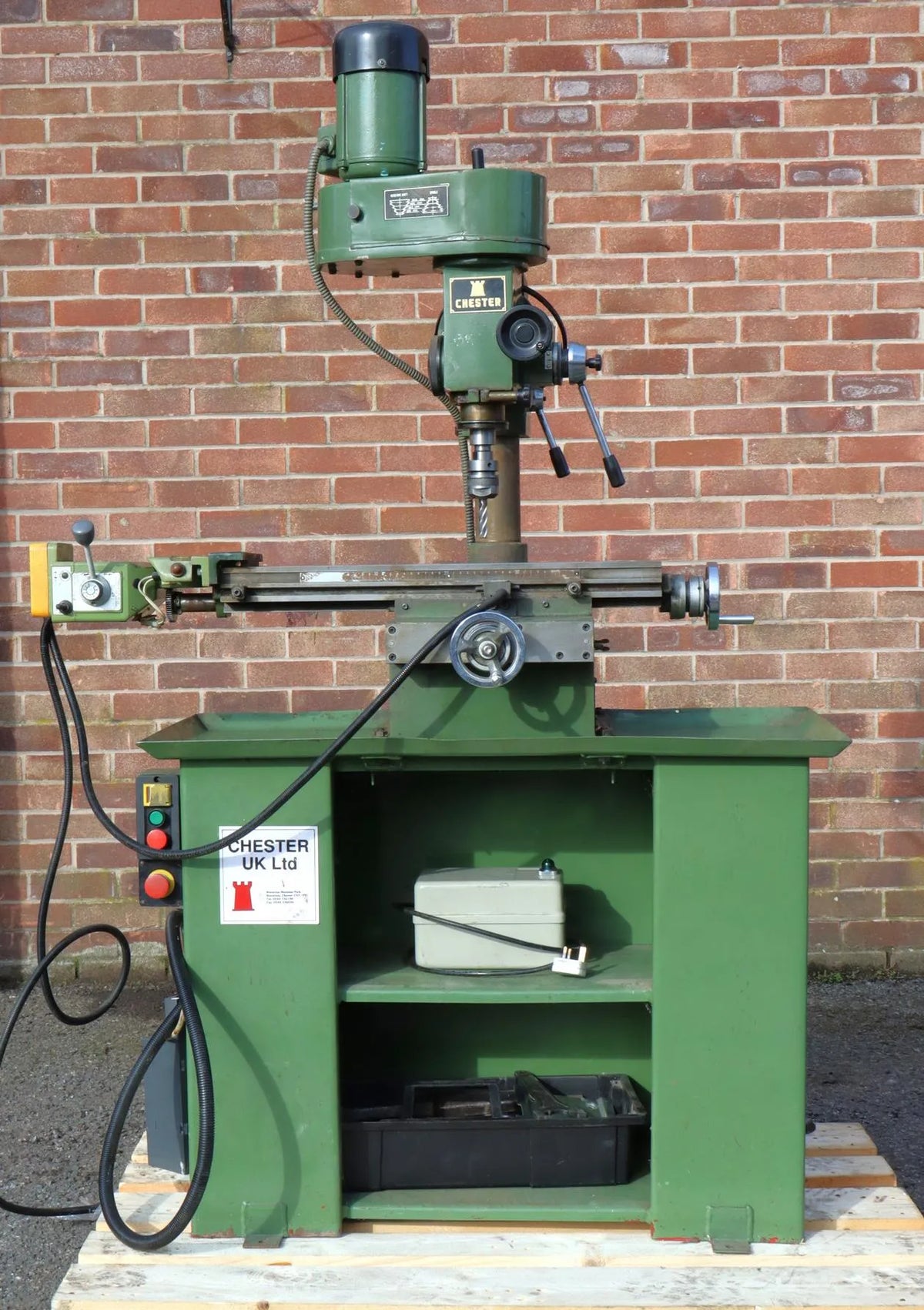 Chester milling machine with stand and accessories