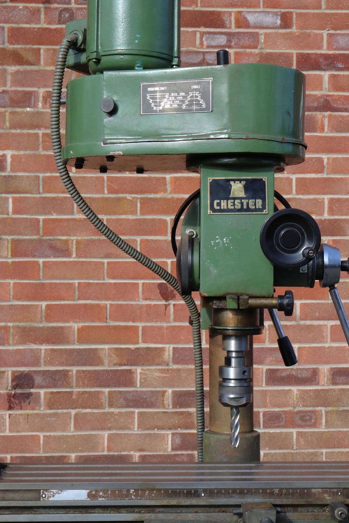 Chester milling machine with stand and accessories