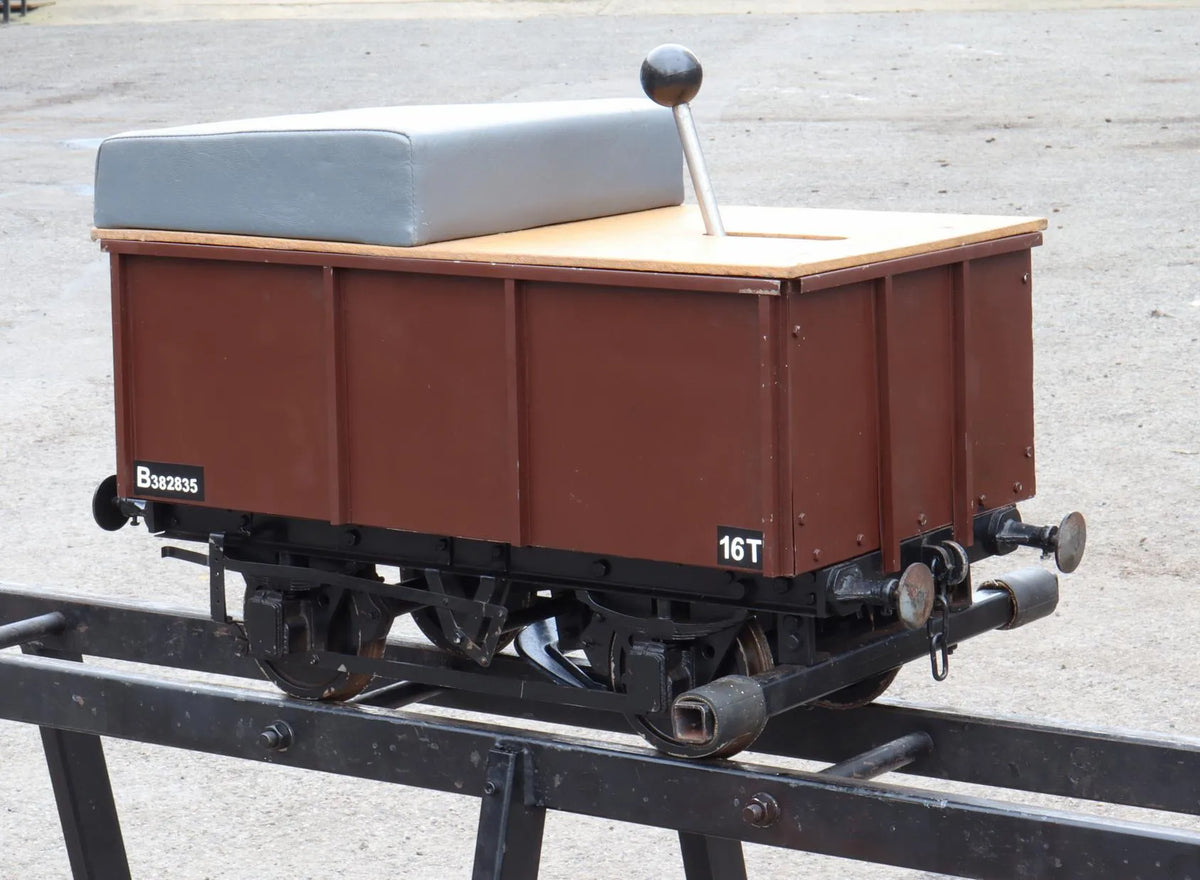 7 1/4 inch gauge braked iron ore tippler driving truck