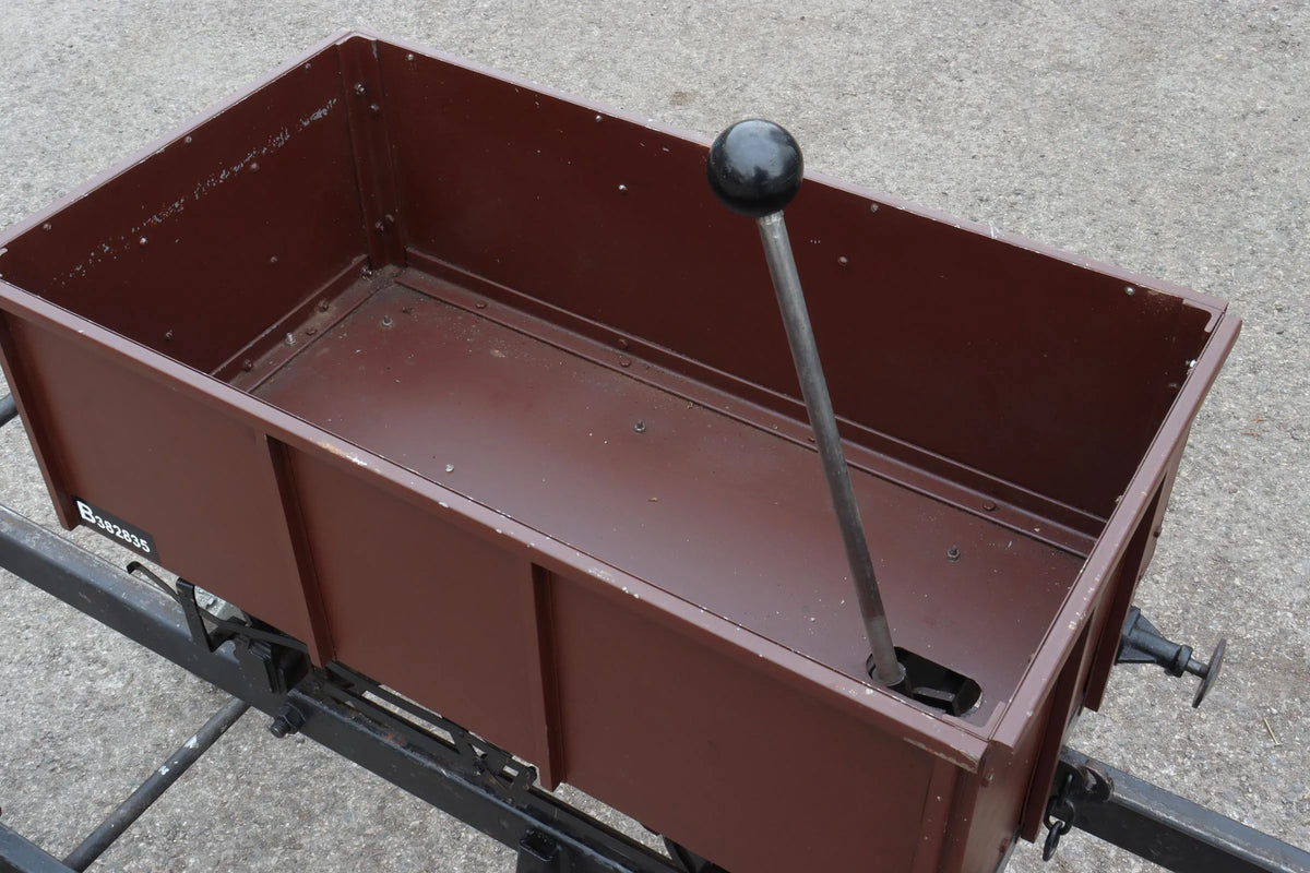 7 1/4 inch gauge braked iron ore tippler driving truck