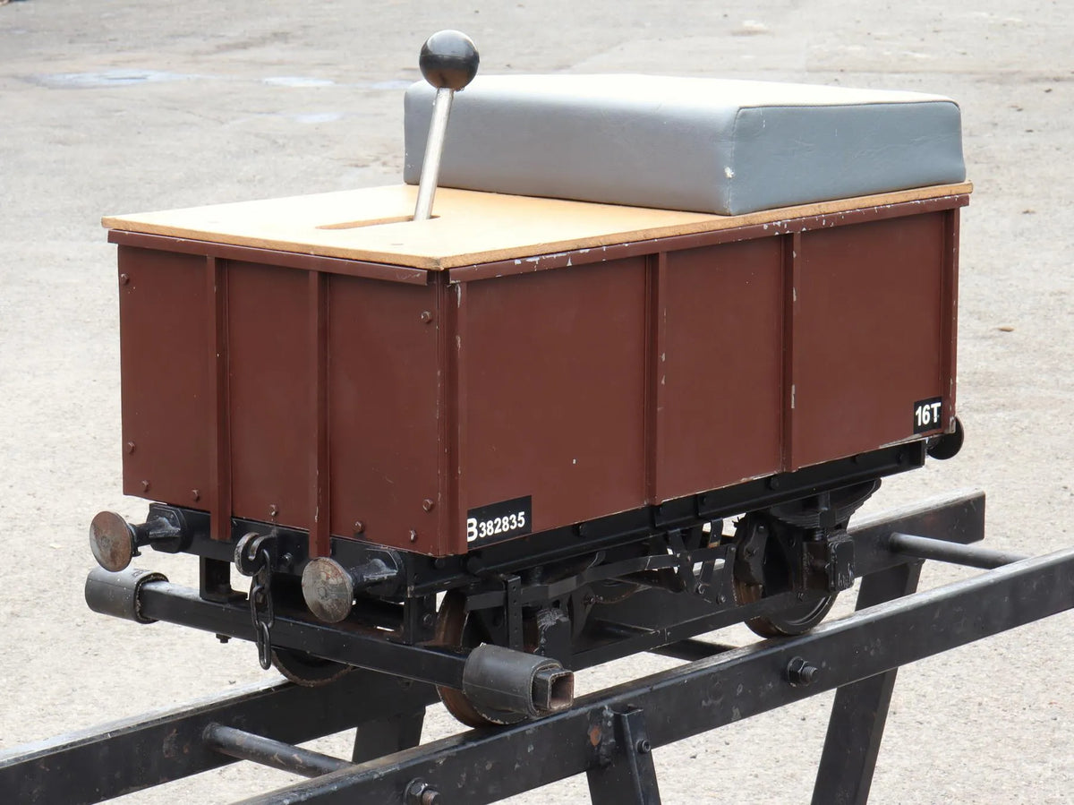 7 1/4 inch gauge braked iron ore tippler driving truck