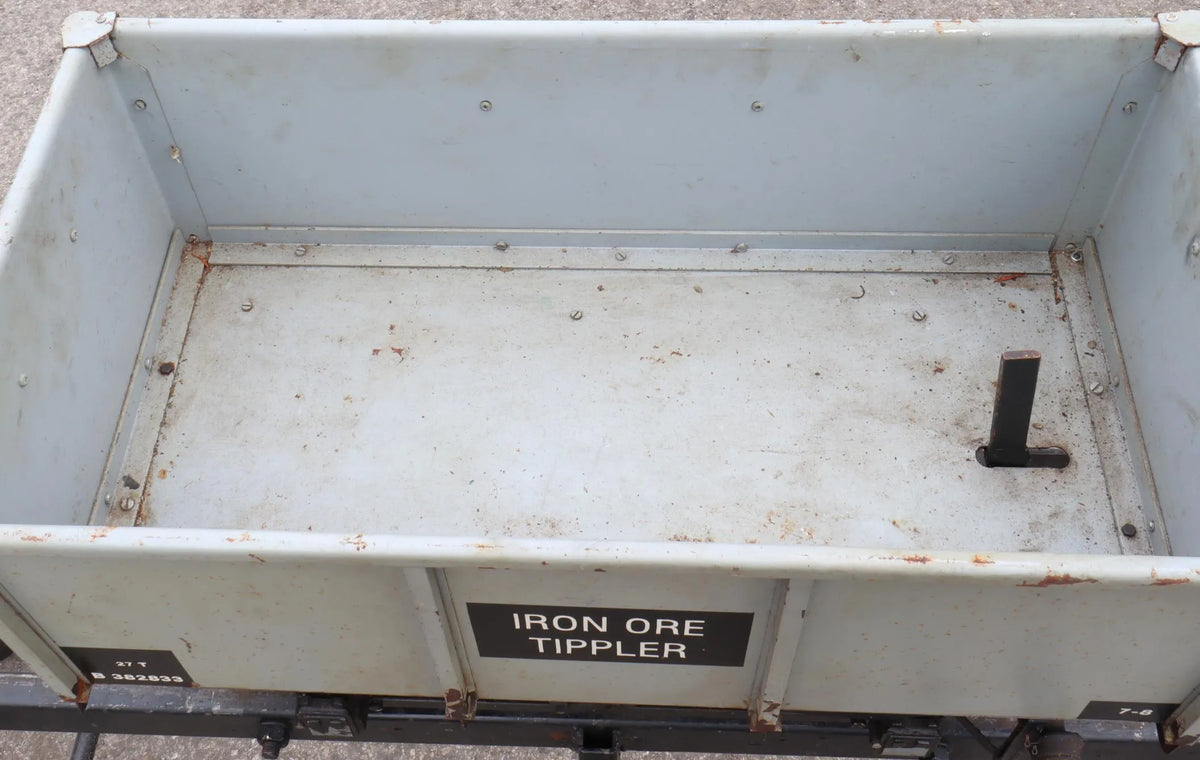 7 1/4 inch gauge braked iron ore tippler driving truck