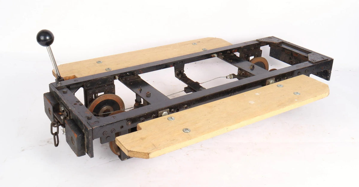5 inch gauge braked ground level driving truck chassis with footboards
