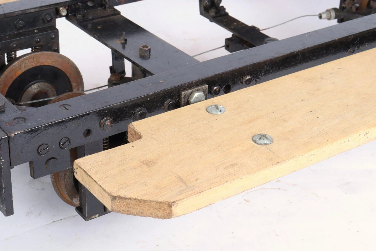 5 inch gauge braked ground level driving truck chassis with footboards