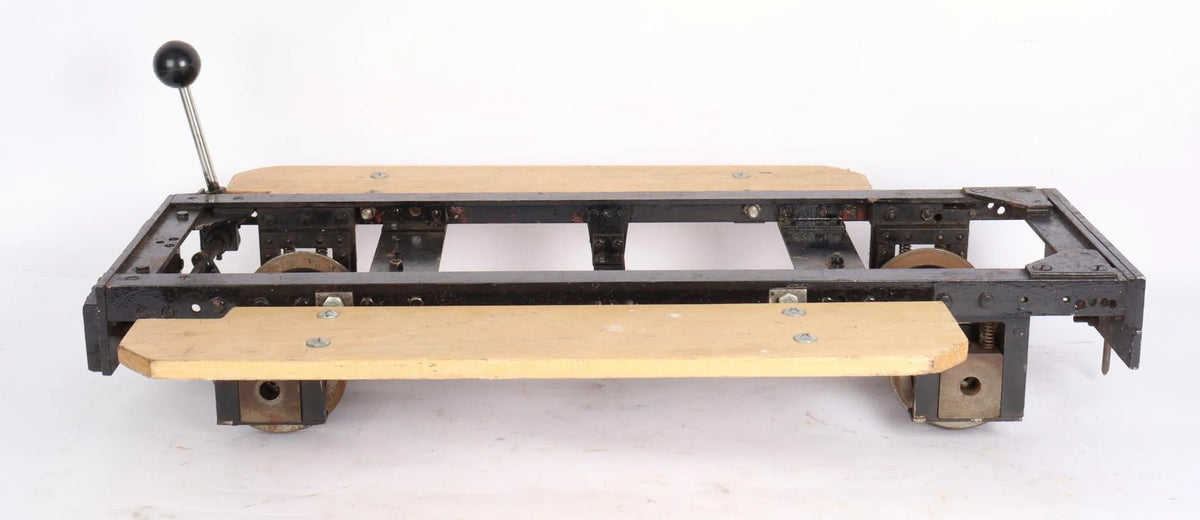 5 inch gauge braked ground level driving truck chassis with footboards
