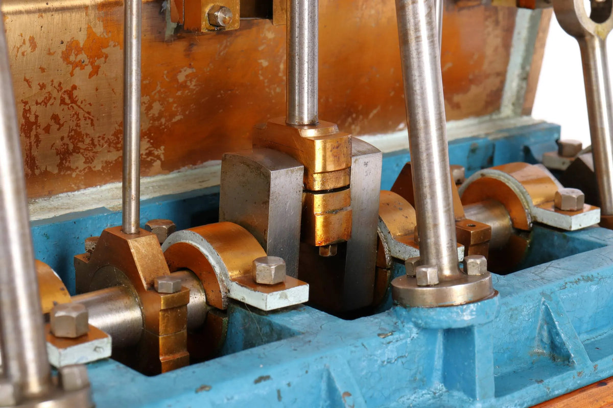 Triple expansion engine