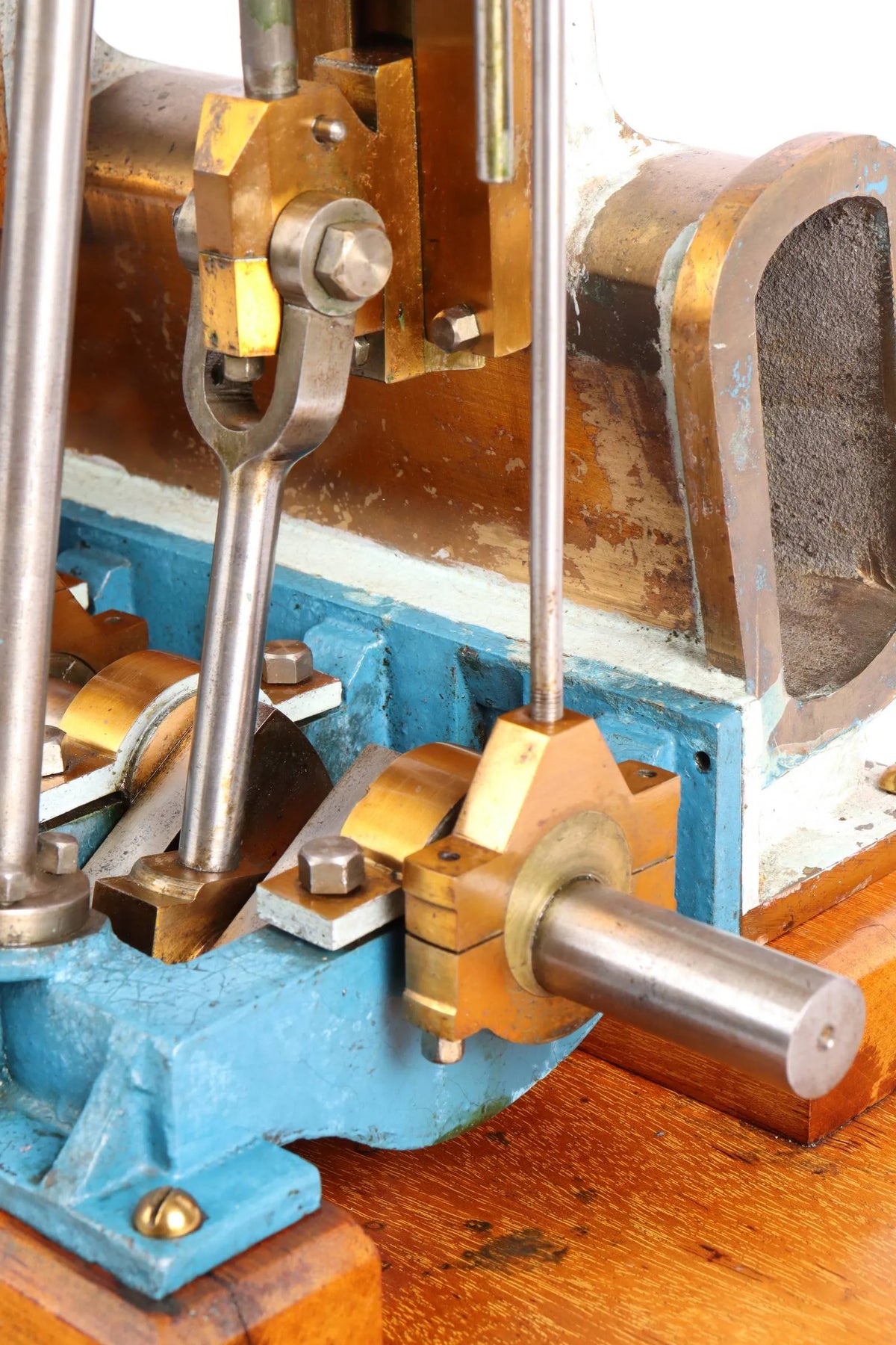 Triple expansion engine