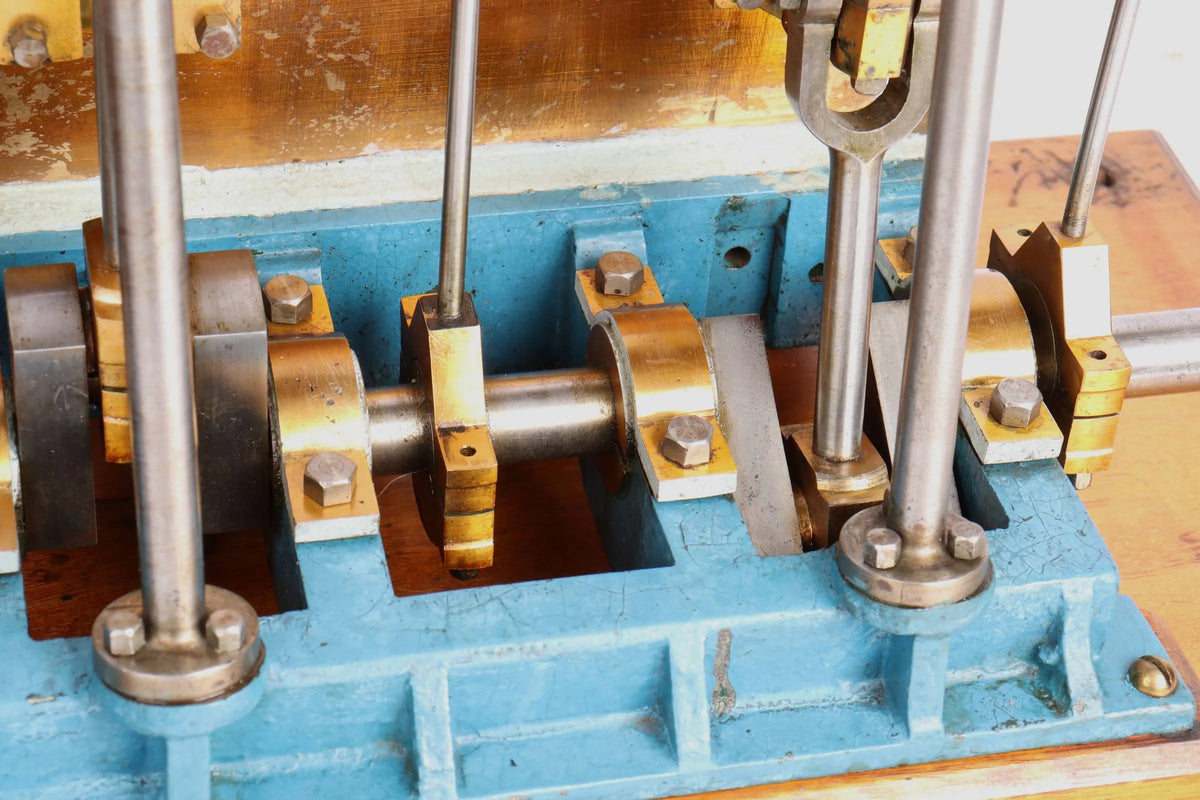 Triple expansion engine