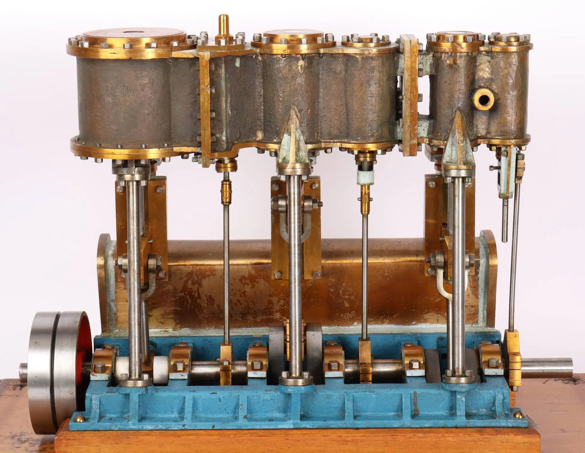 Triple expansion engine