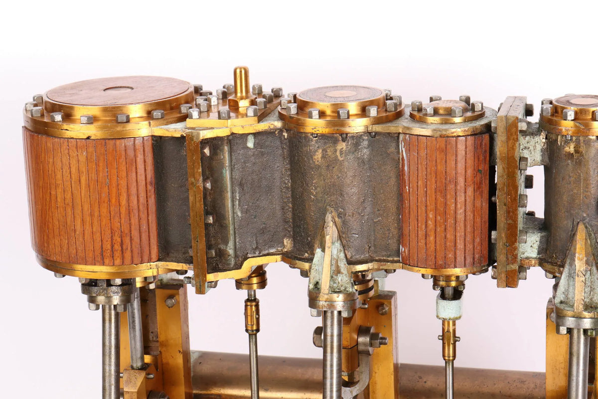 Triple expansion engine