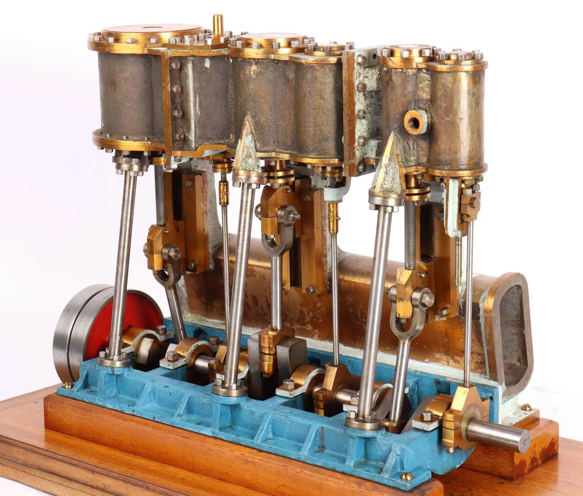 Triple expansion engine