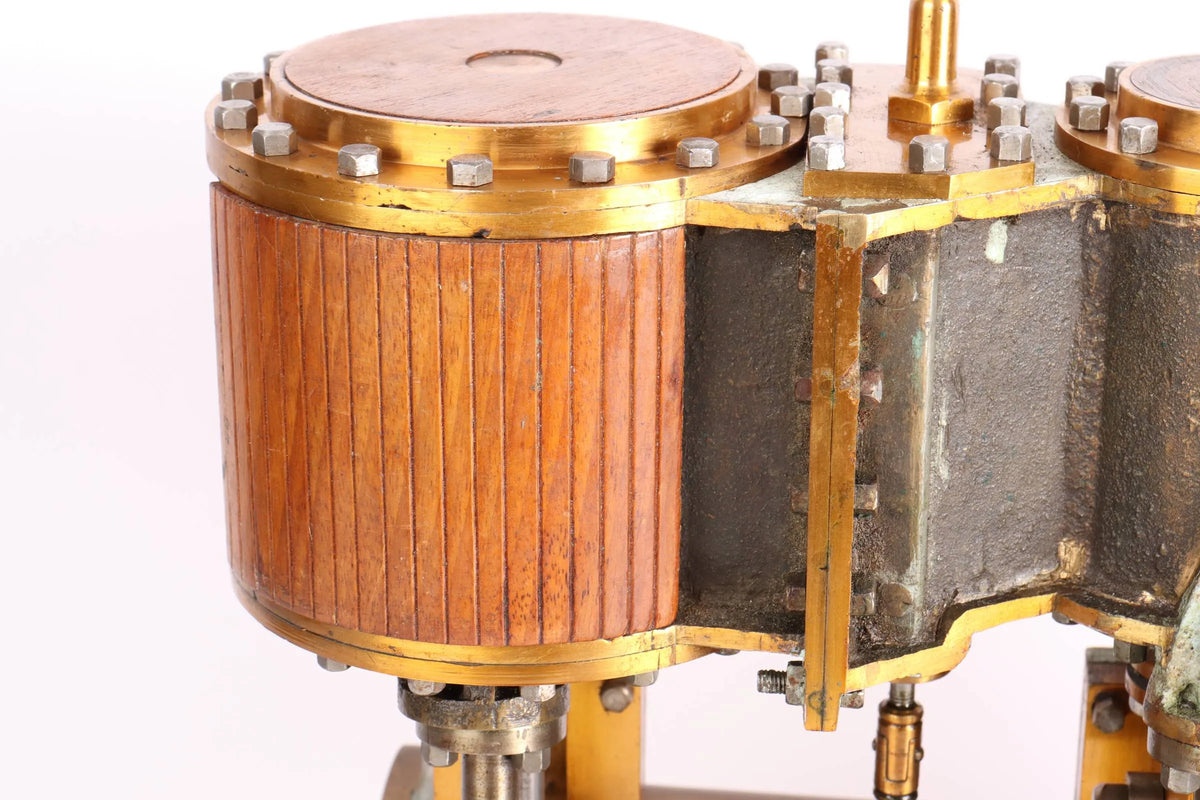 Triple expansion engine