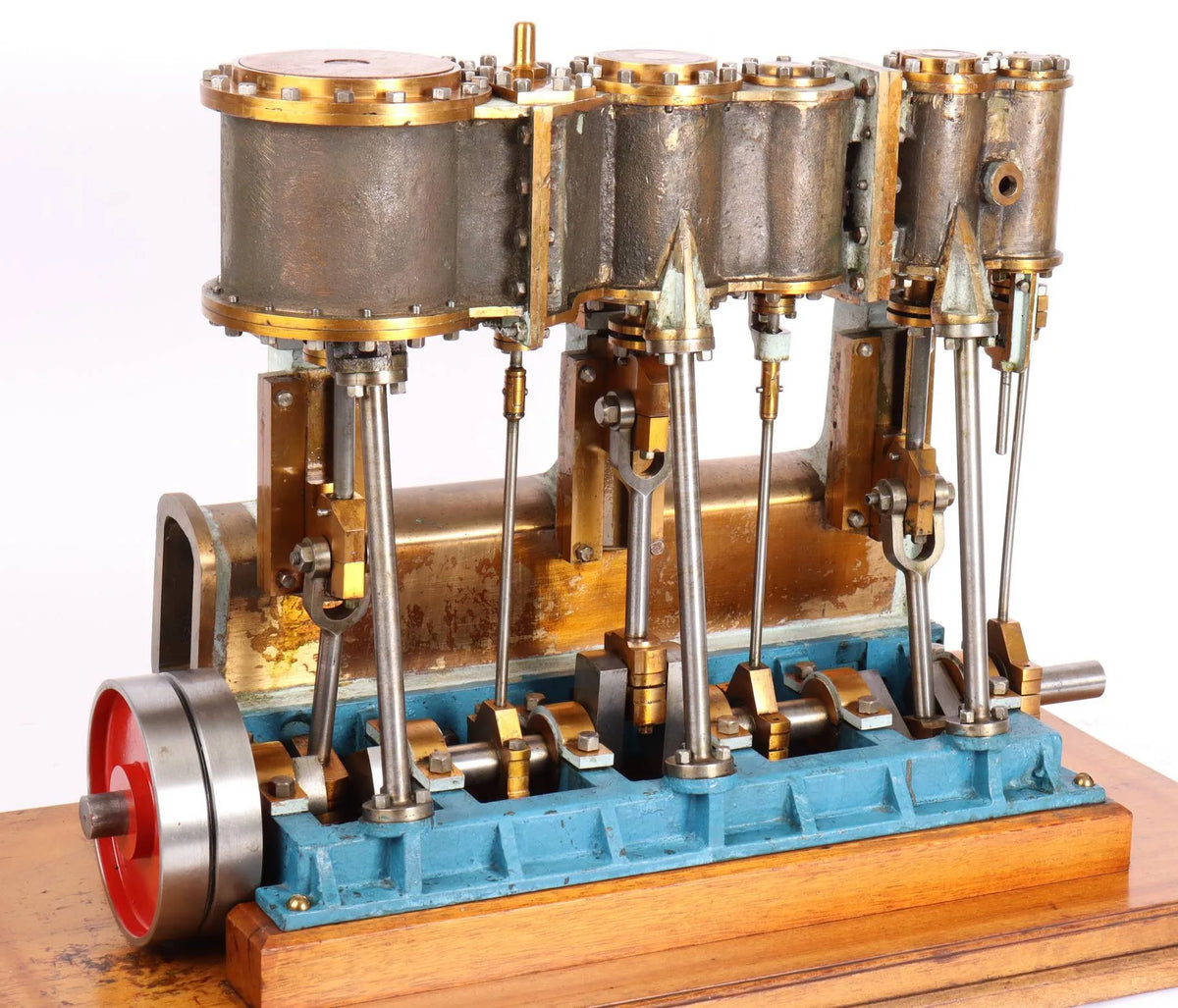 Triple expansion engine