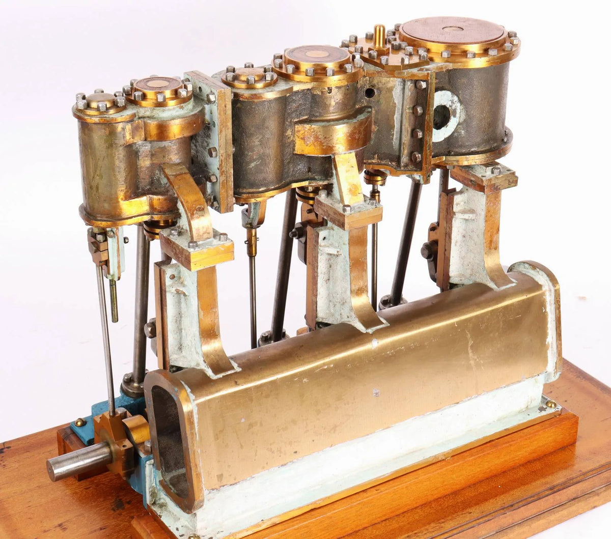 Triple expansion engine