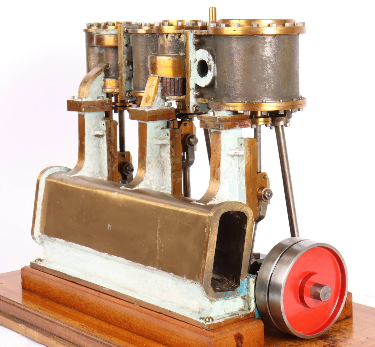 Triple expansion engine