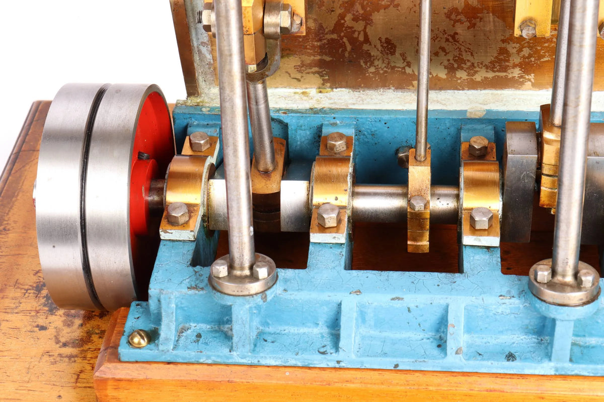 Triple expansion engine