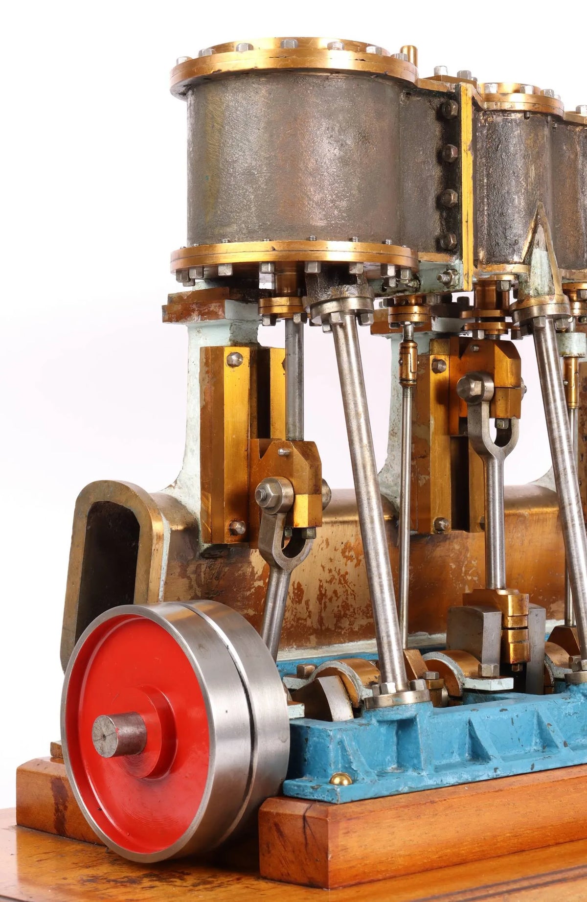 Triple expansion engine