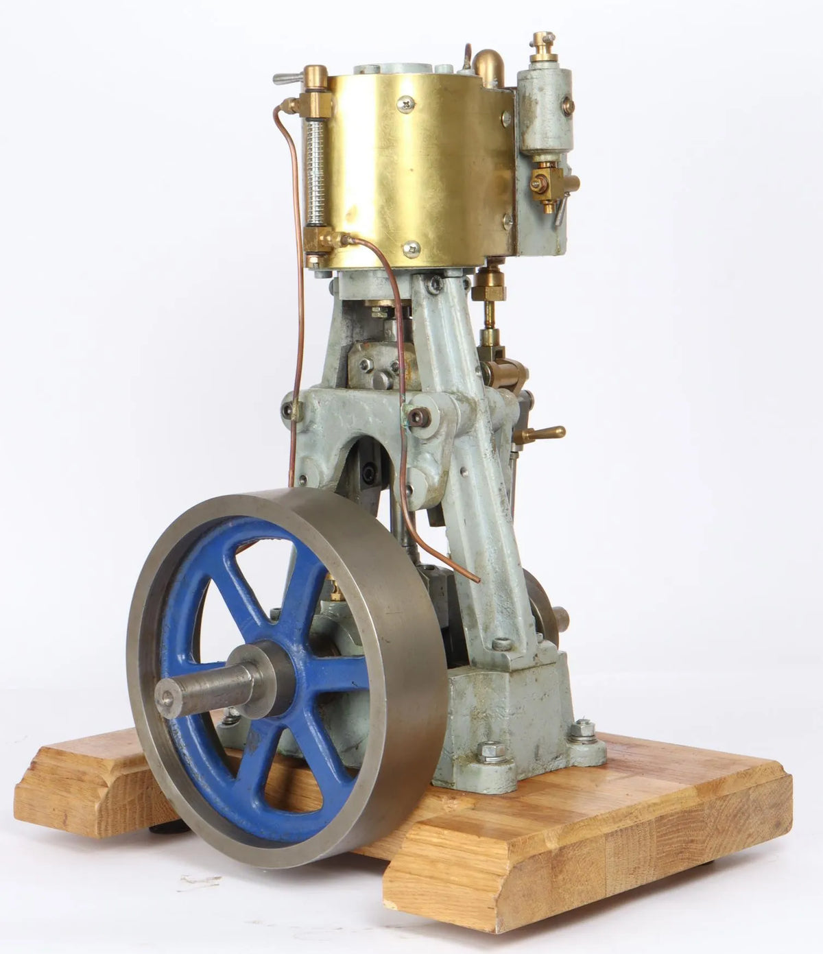 Large vertical engine with reversing gear