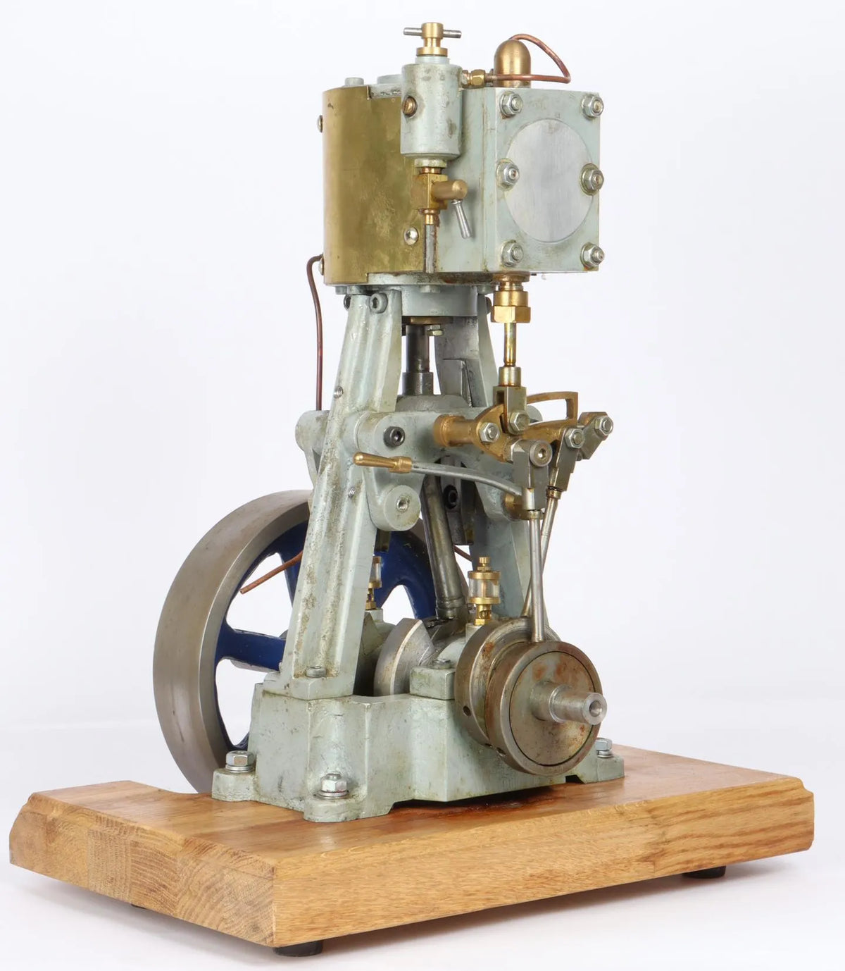 Large vertical engine with reversing gear