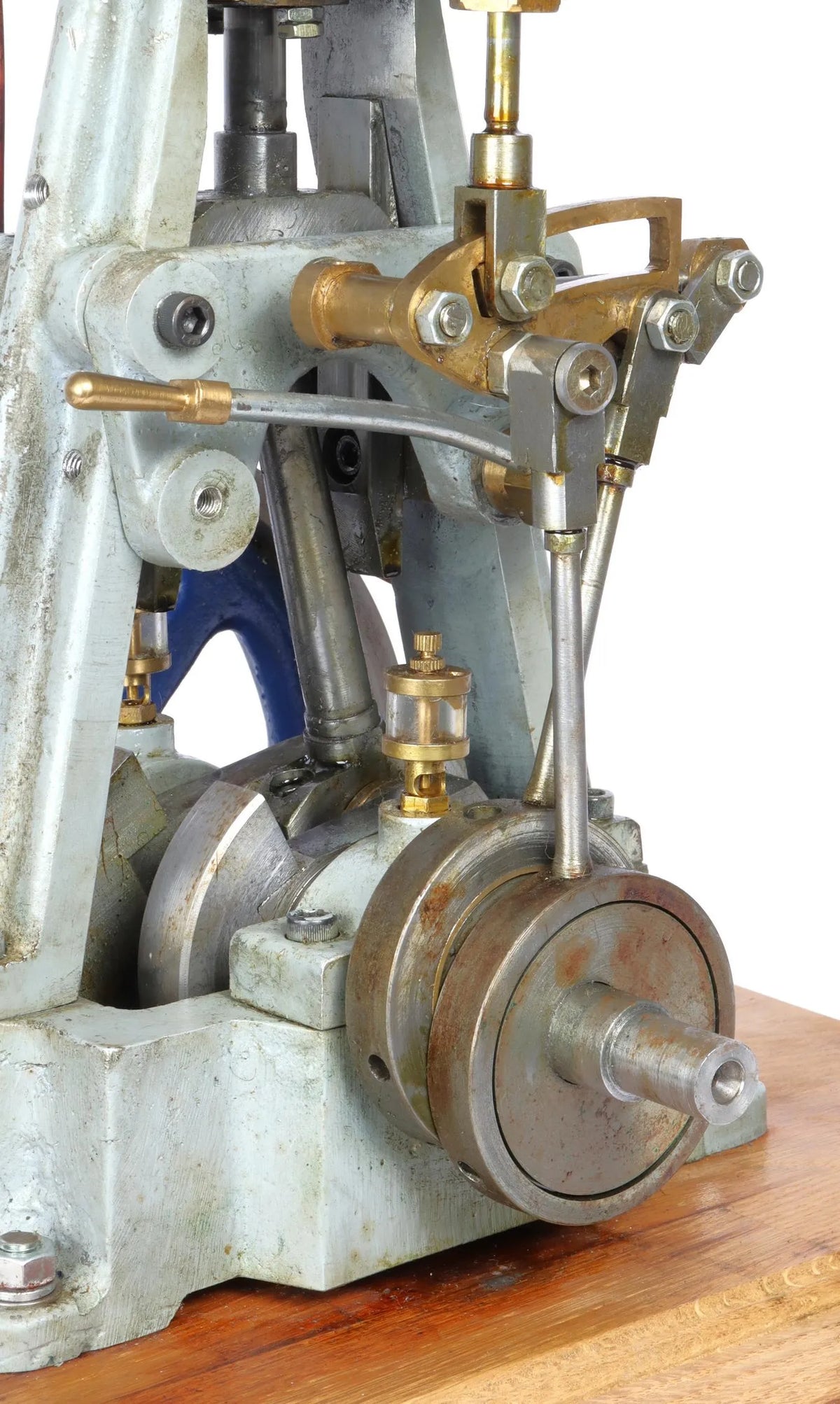 Large vertical engine with reversing gear