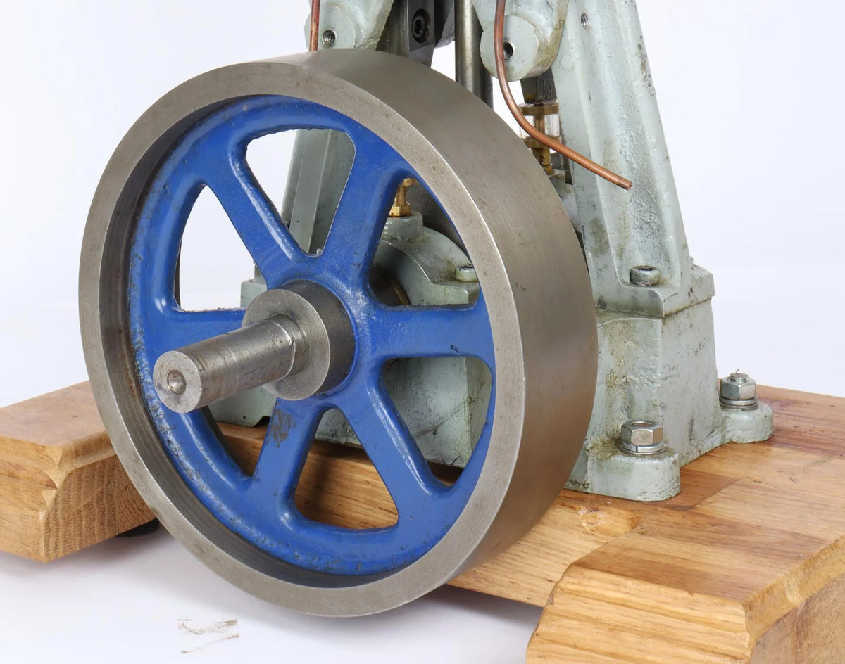 Large vertical engine with reversing gear