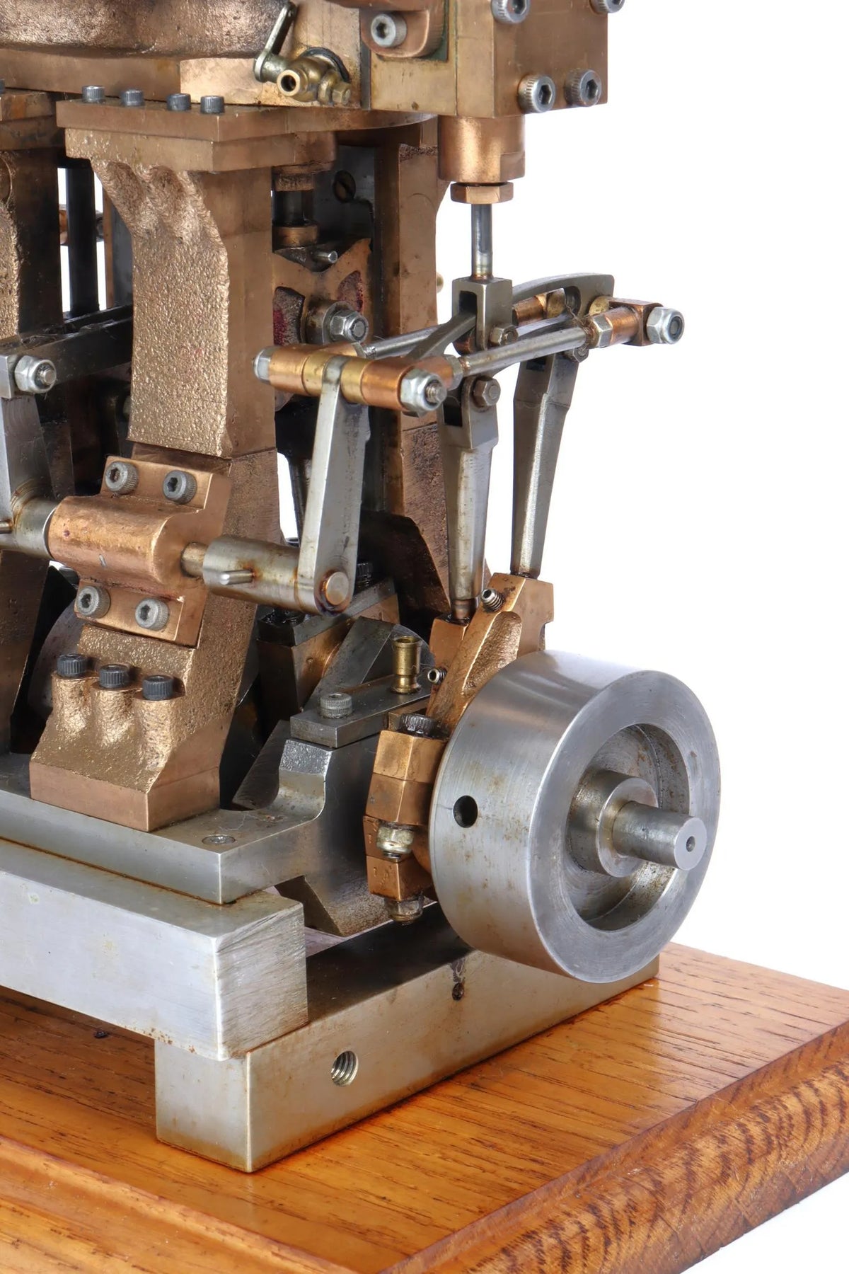 Vertical twin with reversing gear