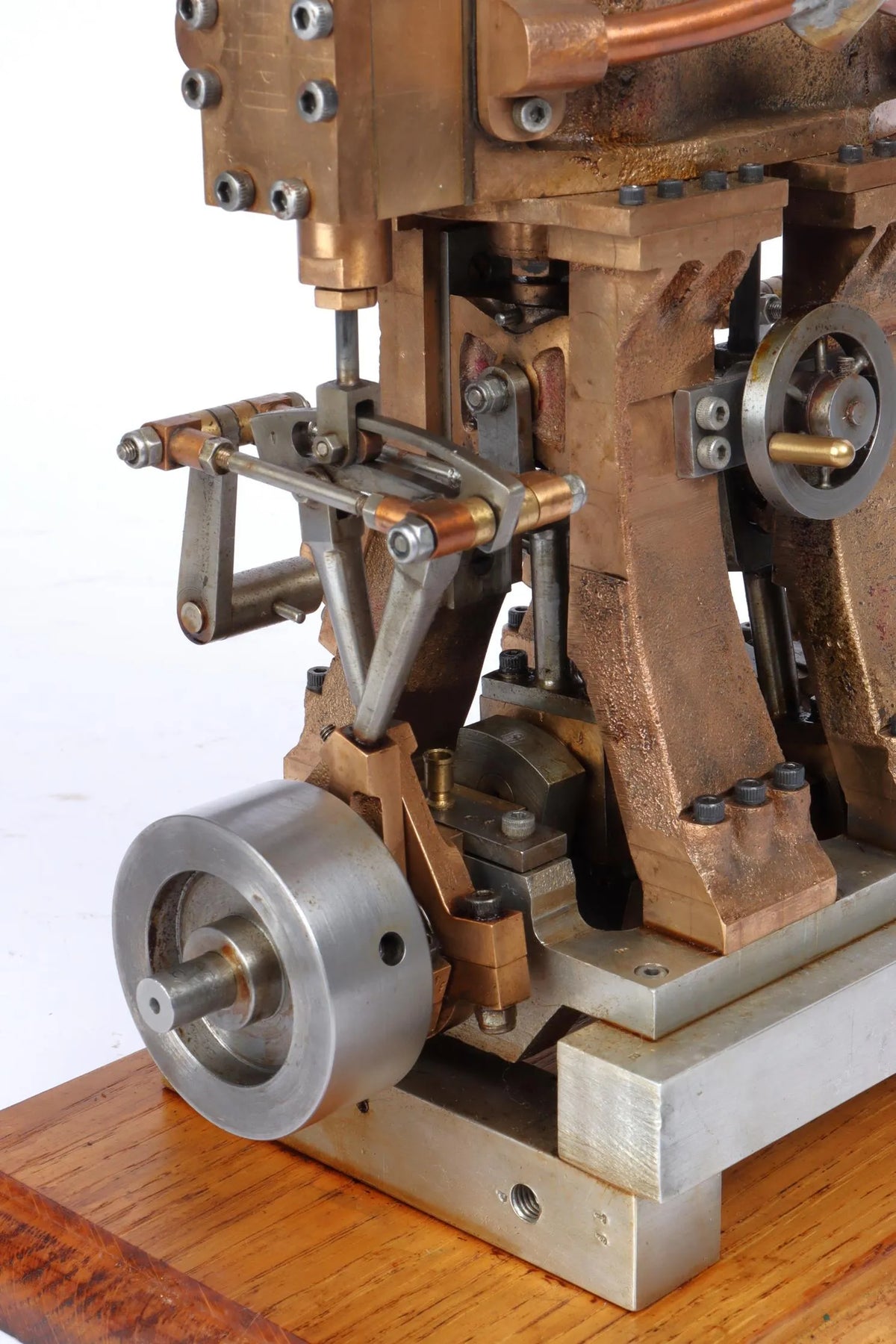 Vertical twin with reversing gear